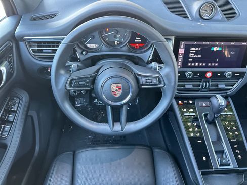 Certified 2025 Porsche Macan AWD/4WD image 15