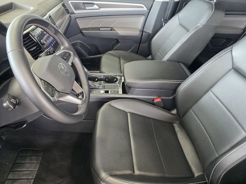 Used 2023 Volkswagen Atlas SE w/ Panoramic Sunroof Package image 9