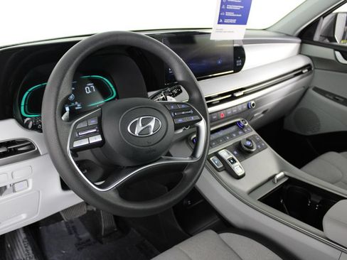 Certified 2025 Hyundai Palisade SE FWD image 18