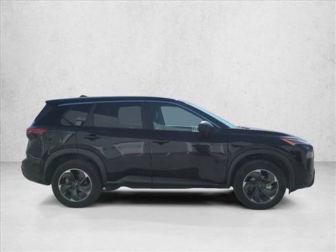 Used 2024 Nissan Rogue SV image 4