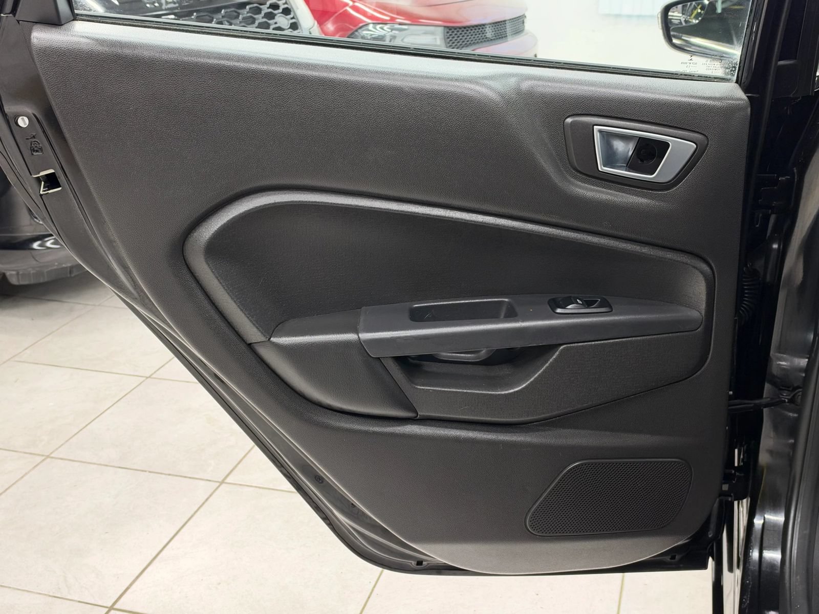 Used 2014 Ford Fiesta Titanium FWD image 18