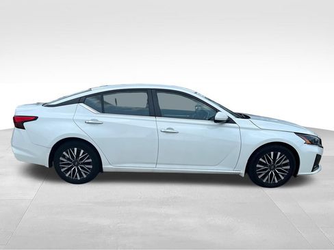 Used 2023 Nissan Altima 2.5 SV FWD image 6