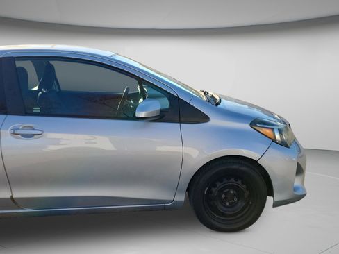 Used 2017 Toyota Yaris L image 22