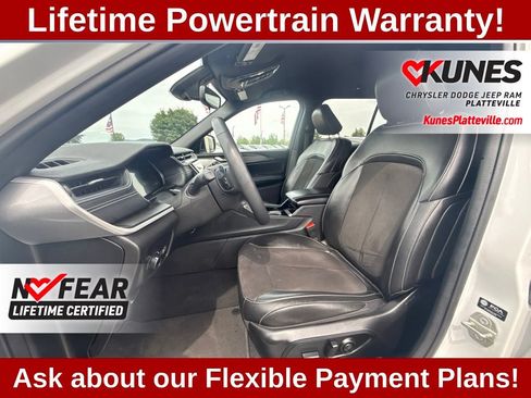 Used 2023 Jeep Grand Cherokee Altitude AWD/4WD image 13