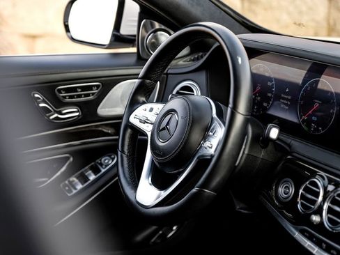 Used 2019 Mercedes-Benz S 560e w/ AMG Line Exterior image 15