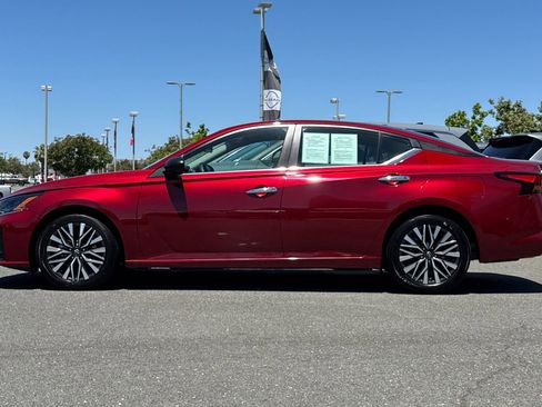 Certified 2025 Nissan Altima 2.5 SV FWD image 7