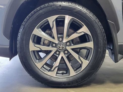 Used 2023 Toyota Corolla Cross XLE w/ Convenience Package FWD image 10