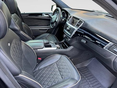 Used 2016 Mercedes-Benz GL 550 4MATIC image 24