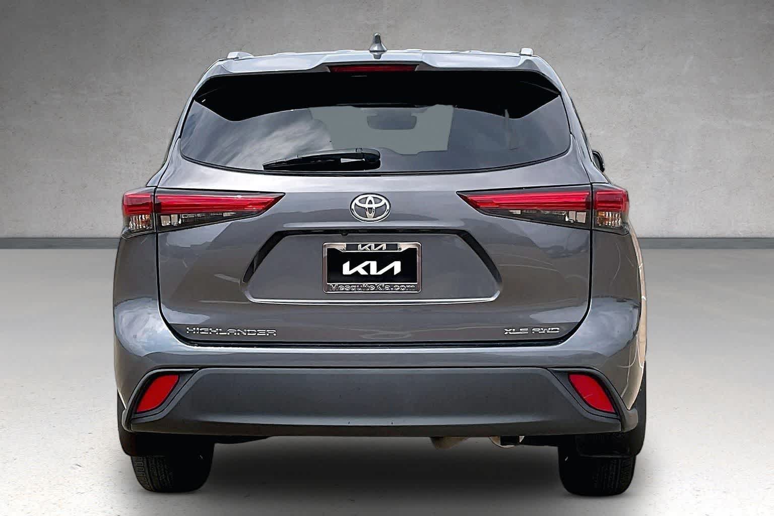 Used 2021 Toyota Highlander XLE AWD/4WD image 5