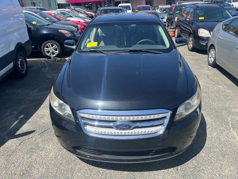 Used 2010 Ford Taurus SEL image 4
