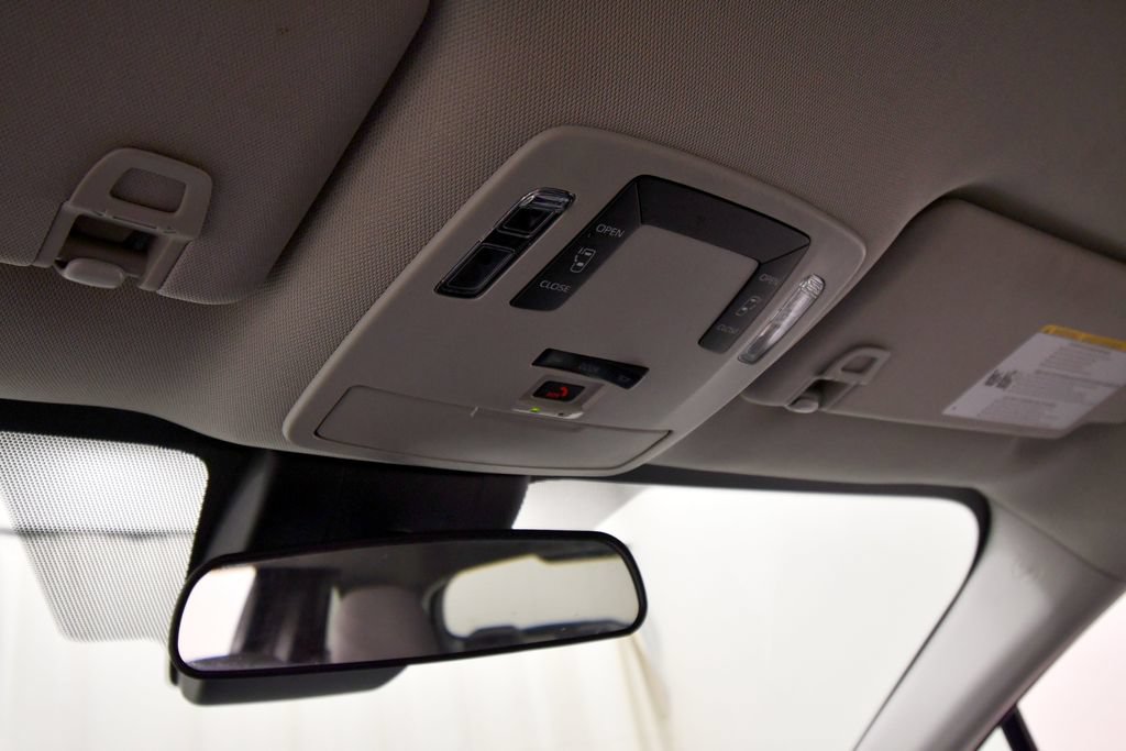 Used 2025 Toyota Sienna LE AWD/4WD image 28