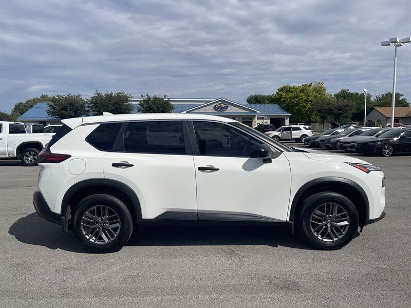 Used 2021 Nissan Rogue S FWD image 2