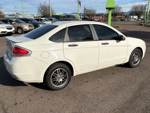 Used 2010 Ford Focus SE image 3