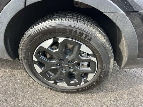 Used 2024 Kia Sorento S image 11