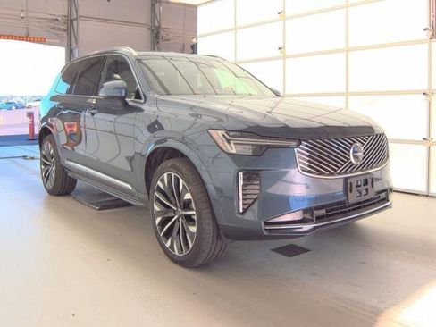 Certified 2025 Volvo XC90 B6 Plus image 3