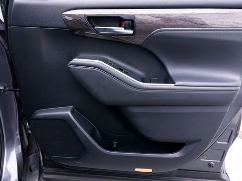 Used 2022 Toyota Highlander Limited image 36