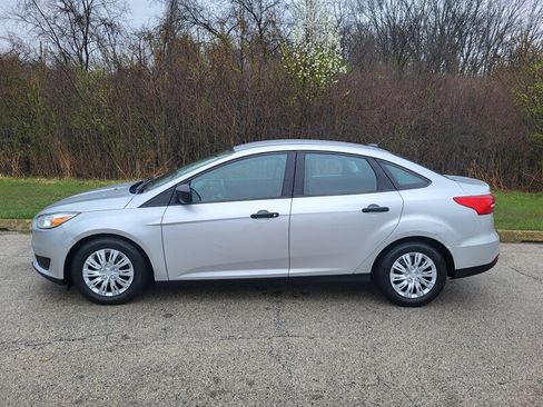 Used 2017 Ford Focus S image 3