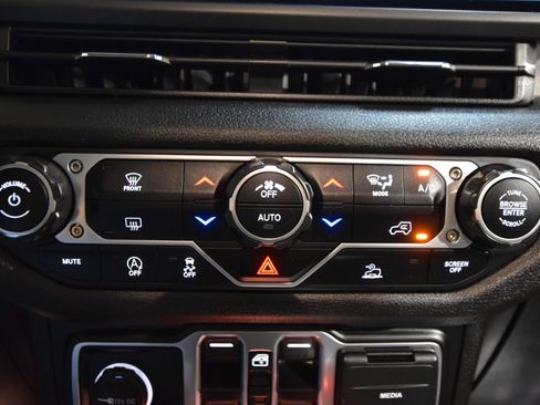Used 2025 Jeep Gladiator Sport AWD/4WD image 36