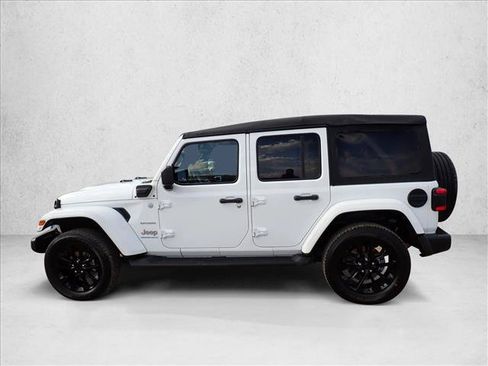 Used 2023 Jeep Wrangler Unlimited Sahara AWD/4WD image 2