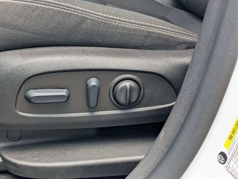 Used 2022 GMC Terrain SLE w/ Driver Convenience Package FWD image 18
