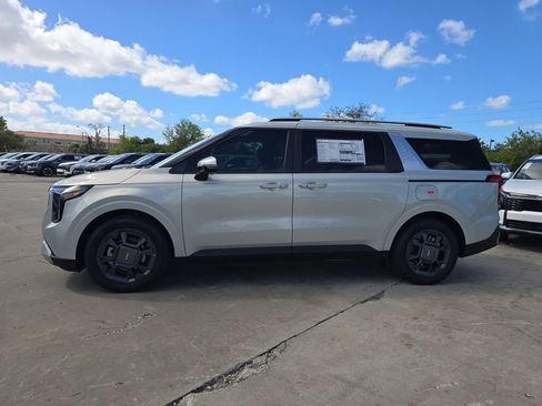 New 2026 Kia Carnival EX FWD image 5