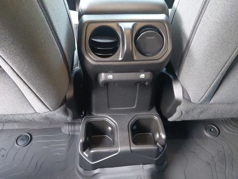 Used 2025 Jeep Wrangler Unlimited Sport AWD/4WD image 15