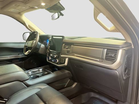 Used 2024 Ford Expedition XLT AWD/4WD image 31