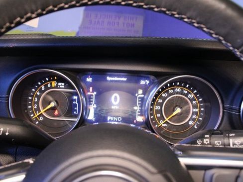 Used 2018 Jeep Wrangler Unlimited Sahara w/ Uconnect 4C Nav & Sound Group image 16