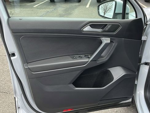 Used 2019 Volkswagen Tiguan SE image 8