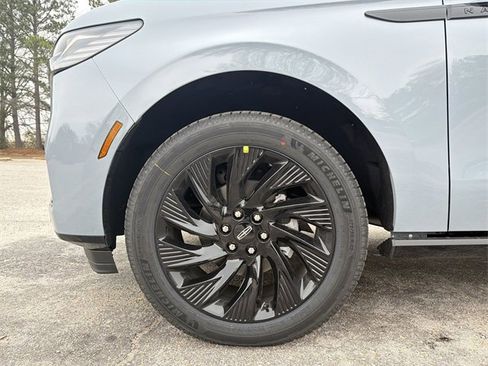 New 2025 Lincoln Navigator L Reserve w/ Jet Appearance Package image 10