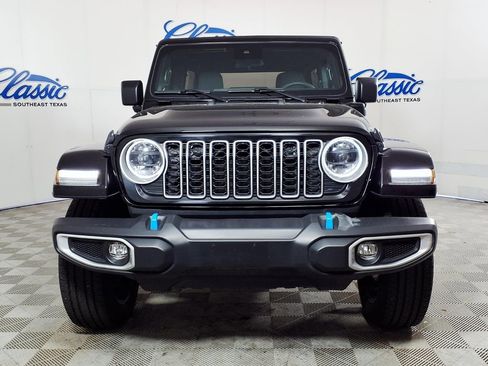 Used 2024 Jeep Wrangler Unlimited Sahara AWD/4WD image 3