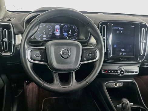 Used 2020 Volvo XC40 T4 Momentum FWD image 17