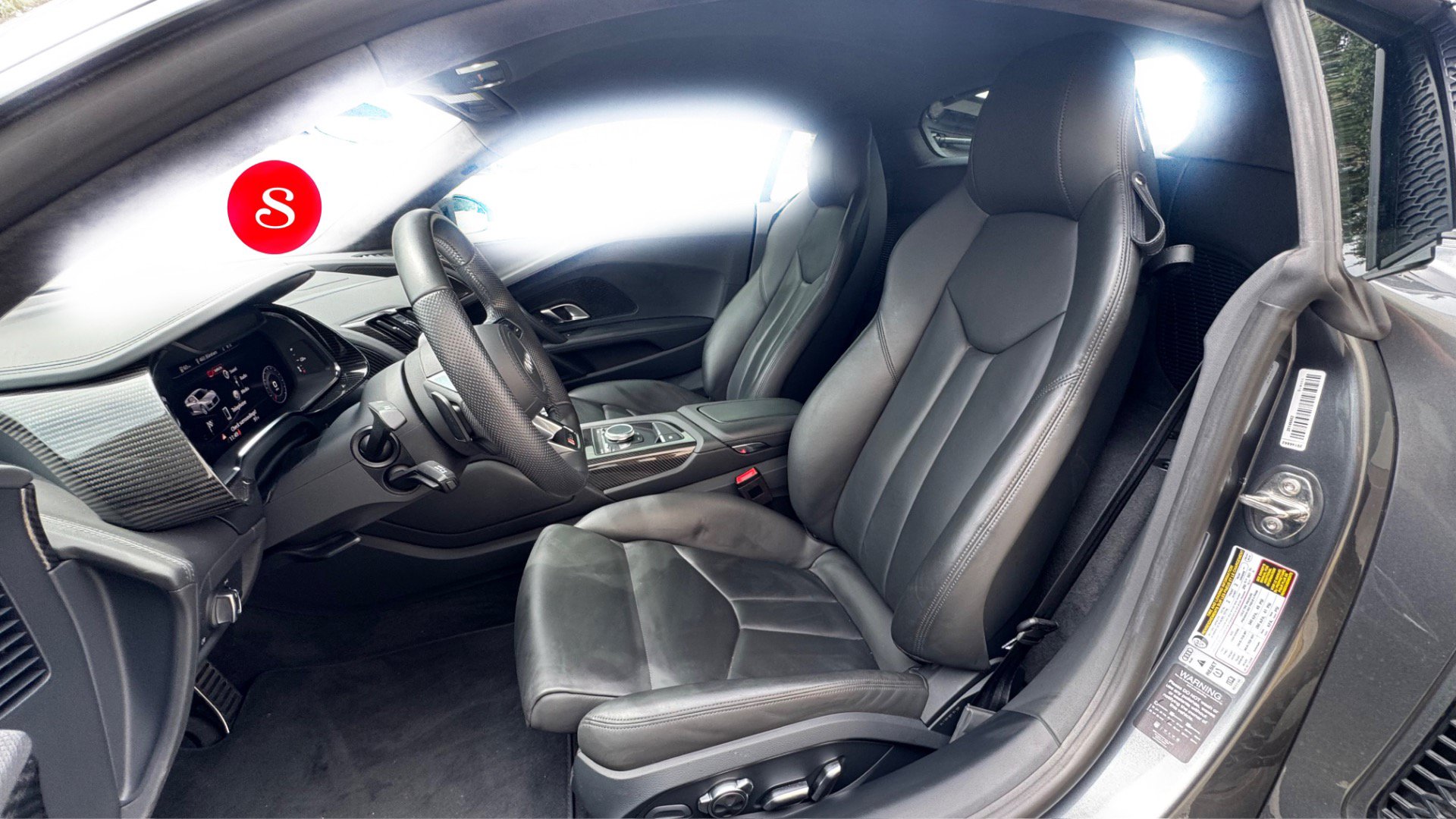 Used 2018 Audi R8 V10 w/ Premium Package RWD image 11