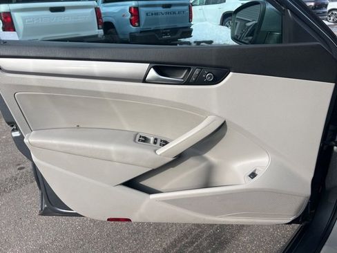 Used 2015 Volkswagen Passat 1.8T Limited Edition image 18