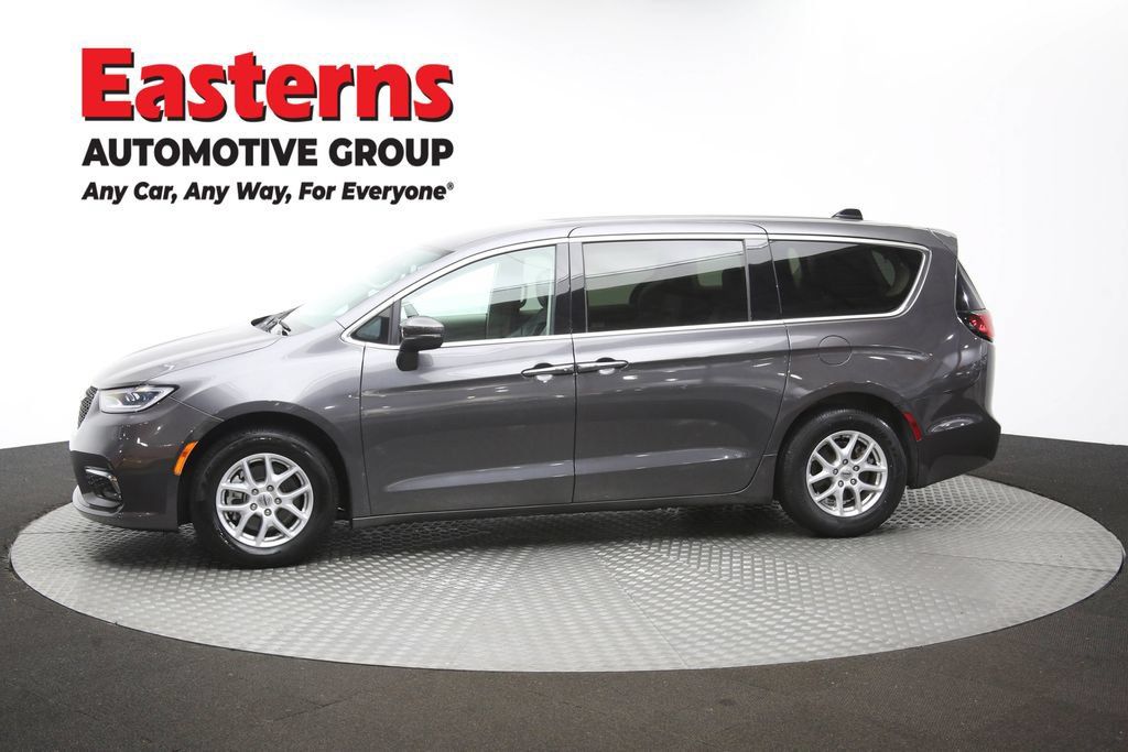 Used 2023 Chrysler Pacifica Touring-L FWD image 62