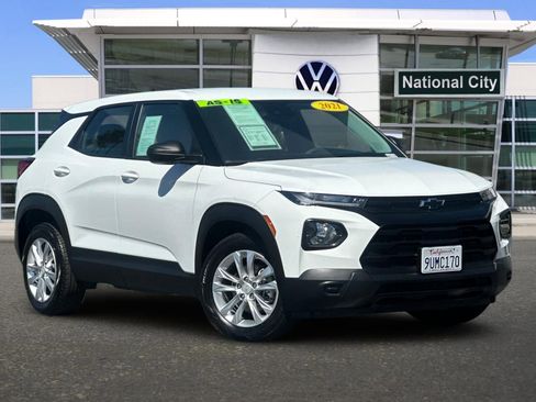 Used 2021 Chevrolet TrailBlazer LS w/ LPO, Blackout Package image 2