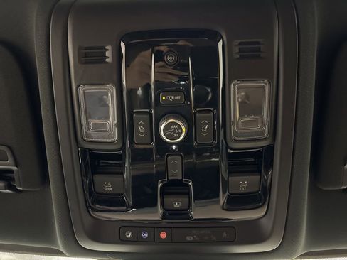 Used 2026 Chevrolet Suburban High Country AWD/4WD image 26