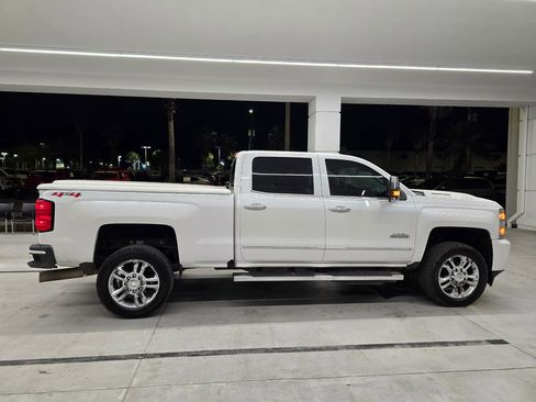 Used 2019 Chevrolet Silverado 2500 High Country w/ Duramax Plus Package AWD/4WD image 7