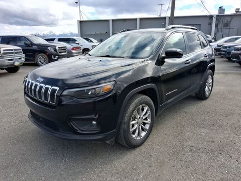 Certified 2022 Jeep Cherokee Latitude Lux w/ Mopar Interior Package AWD/4WD image 4