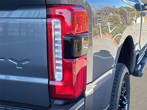 Used 2025 Ford F250 XLT w/ Black Appearance Package image 13