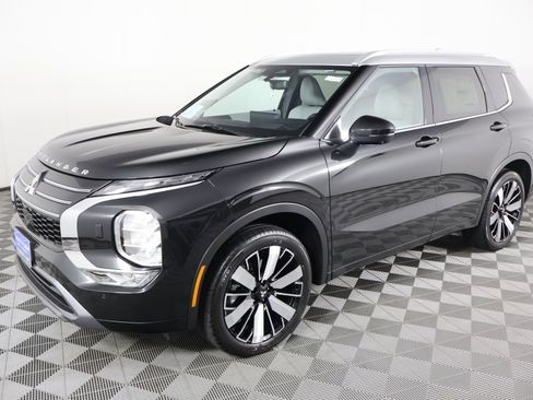 Used 2025 Mitsubishi Outlander SEL image 10