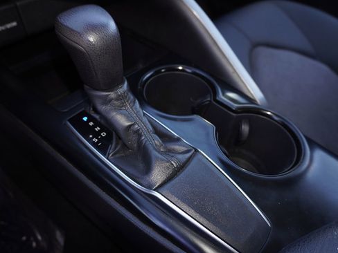 Certified 2018 Toyota Camry LE FWD image 15