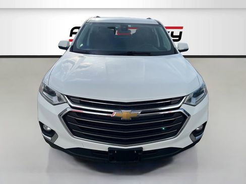 Used 2021 Chevrolet Traverse LT image 2