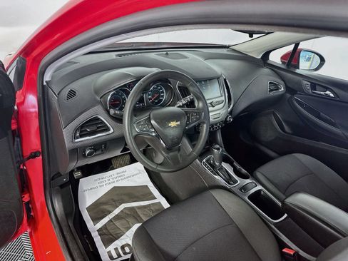 Used 2017 Chevrolet Cruze LT w/ Convenience Package FWD image 9