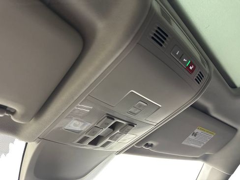 Used 2023 Volkswagen Tiguan SE w/ Panoramic Sunroof Package FWD image 76