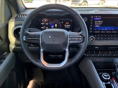 Used 2025 Chevrolet Colorado ZR2 w/ Technology Package image 5