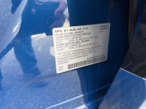 Used 2025 Audi SQ6 e-tron Prestige w/ 21" Black Optic Wheel Package image 23