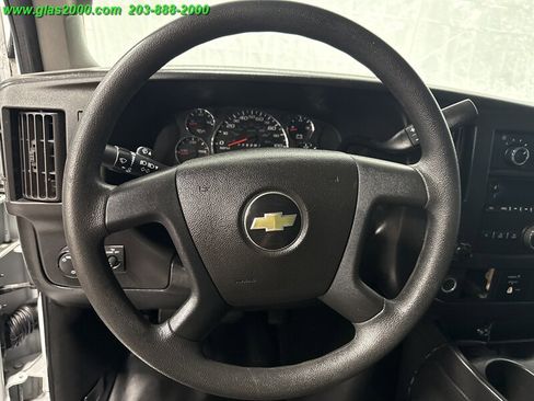 Used 2018 Chevrolet Express 2500 image 4