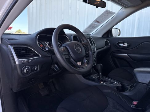 Used 2019 Jeep Cherokee Latitude w/ Popular Appearance Group image 11