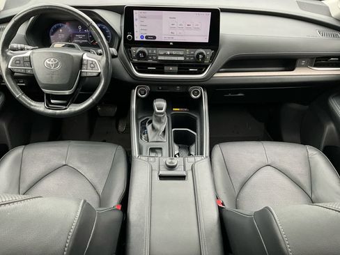 Used 2024 Toyota Grand Highlander Platinum image 13